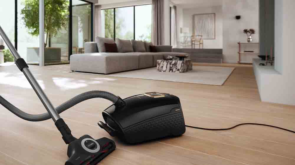 Vysavač Miele Guard L1 Cat & Dog v obývacím pokoji_03