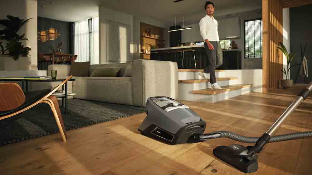 Vysavač Miele Blizzard CX1 v ob&yacute;vac&iacute;m pokoji_02