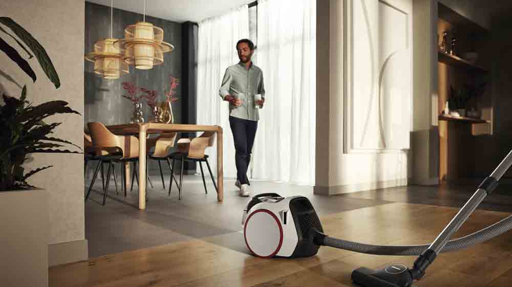 Vysavač Miele Boost CX1 PowerLine v místnosti_02