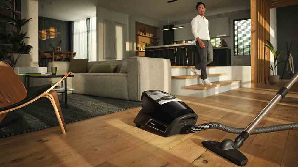 Vysavač Miele Blizzard CX1 Comfort v ob&yacute;vac&iacute;m pokoji_02