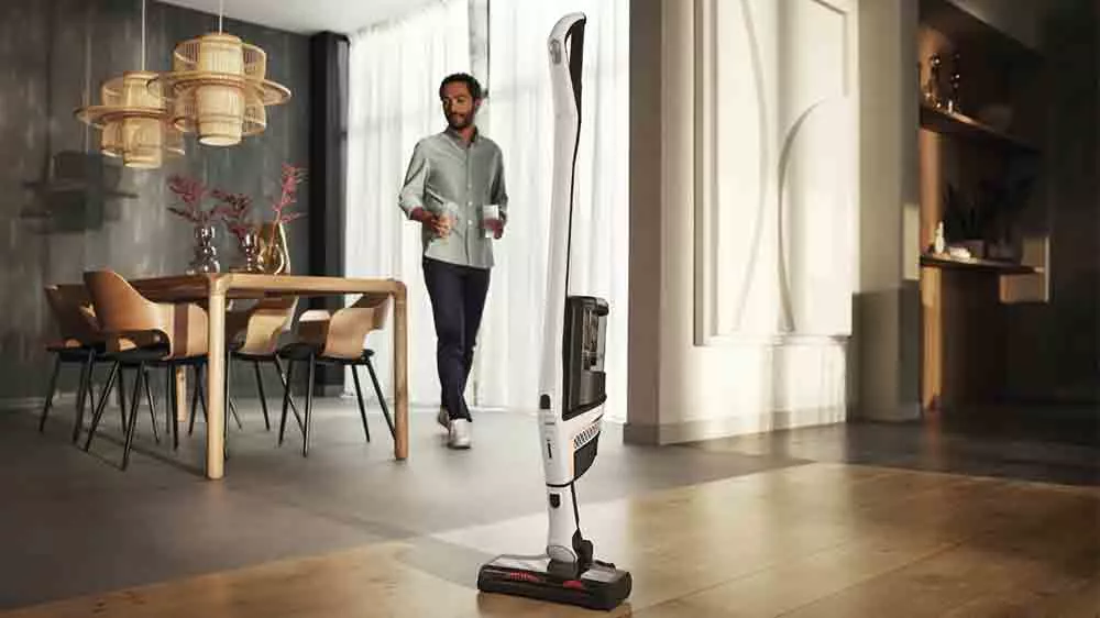 Akumulátorový vysávač Miele Triflex HX2 zaparkovaný v obývačke_02