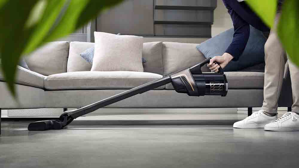 Vysavač Miele Triflex HX2 Cat & Dog ukl&iacute;z&iacute; pod pohovkou_02