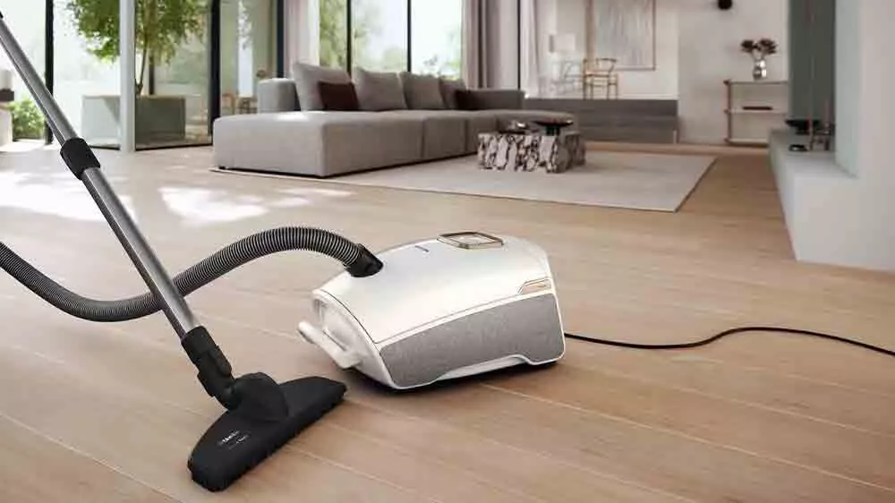Vysávač Miele Guard L1 Parquet v obývacej izbe_02