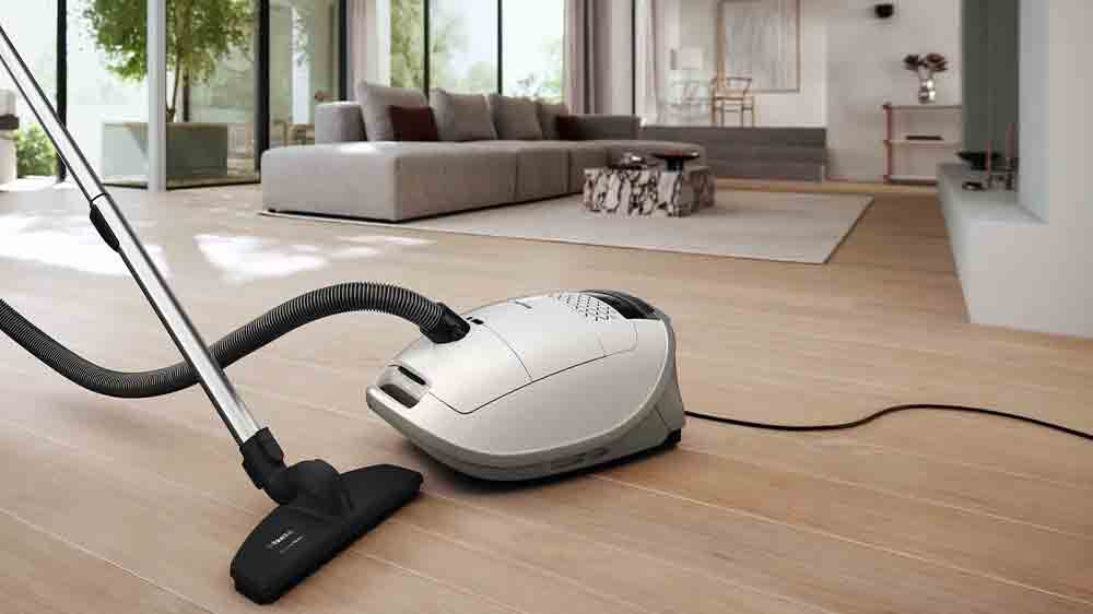Vysavač Miele Guard M1 Parquet Flex v obýváku_02