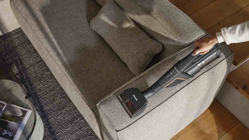 Ruční kartáč Miele HX-SEB 23 Electro Compact napojený na ruční vysavač_02