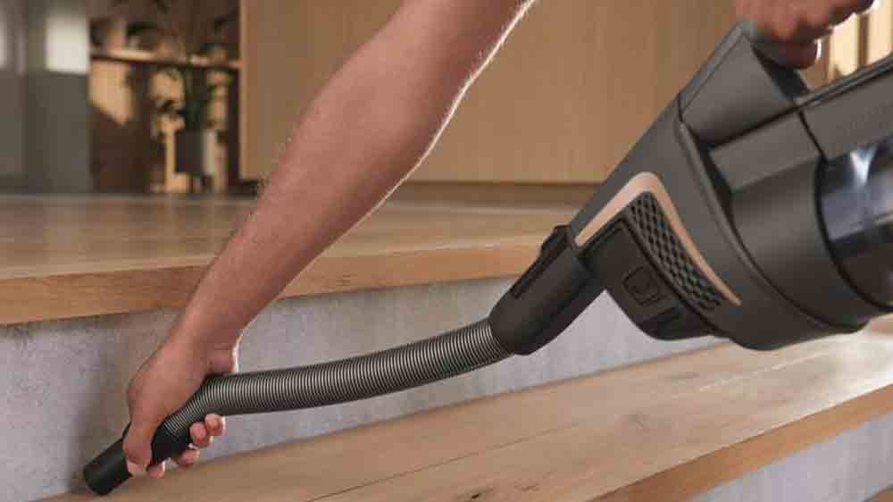 Flexibilní prodloužení sací hadice Miele HX-FSH 10 napojené na vysavač_02