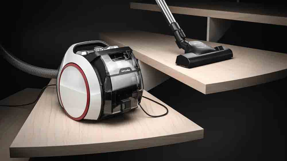 Vysavač Miele Boost CX1 na schodech_05