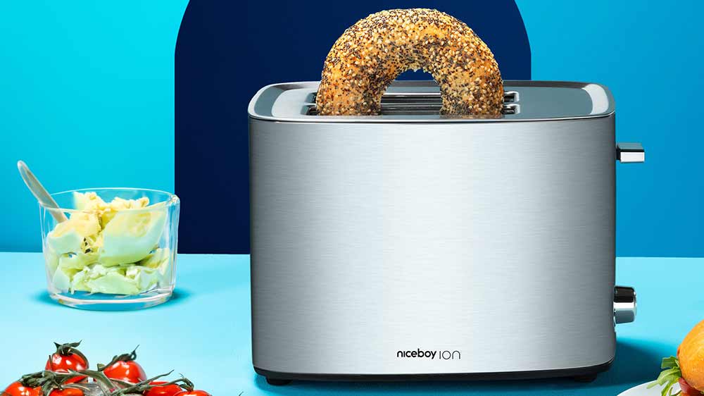 Ohř&iacute;v&aacute;n&iacute; pečiva na topinkovači Niceboy ION Cruncher C4_02