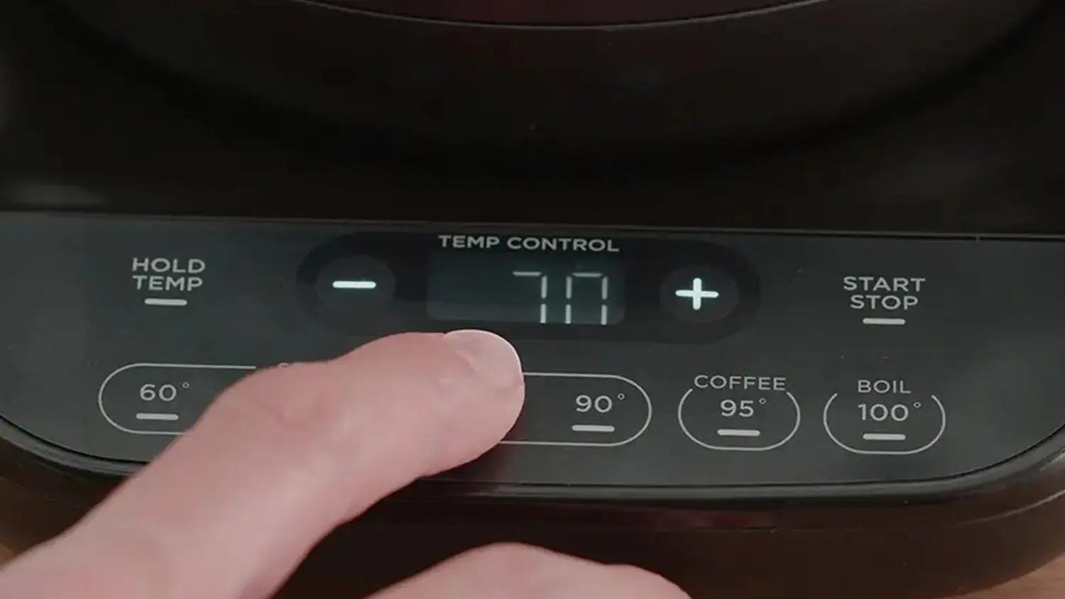 Ovl&aacute;d&aacute;n&iacute; konvice Ninja KT200EU Precision