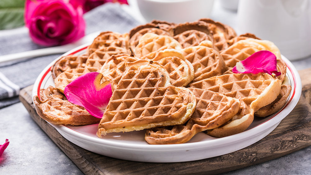 Vafle ve tvaru srdce na talíři_03