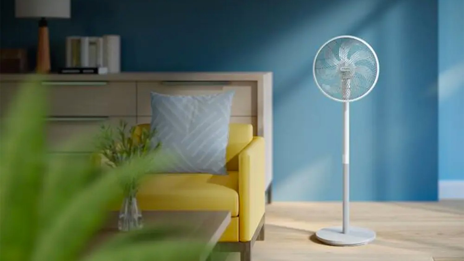 Ventil&aacute;tor stojanov&yacute; Philips 2000 Series CX2550/00 ukazuje možnosti nastavenia a premenu medzi stojanov&yacute;m a stoln&yacute;m typom