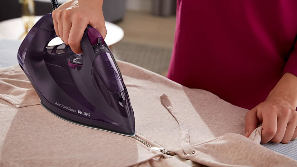 Žehlení s napařovací žehličkou Philips DST7061/30_02