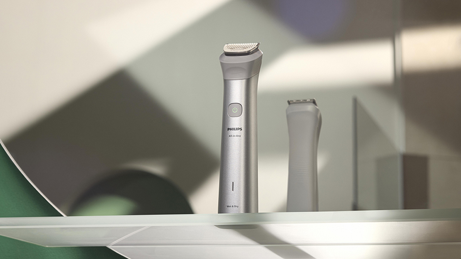 Zastřihovač Philips Series 5000 MG5921/15 lze jednoduše dobít přes USB kabel.