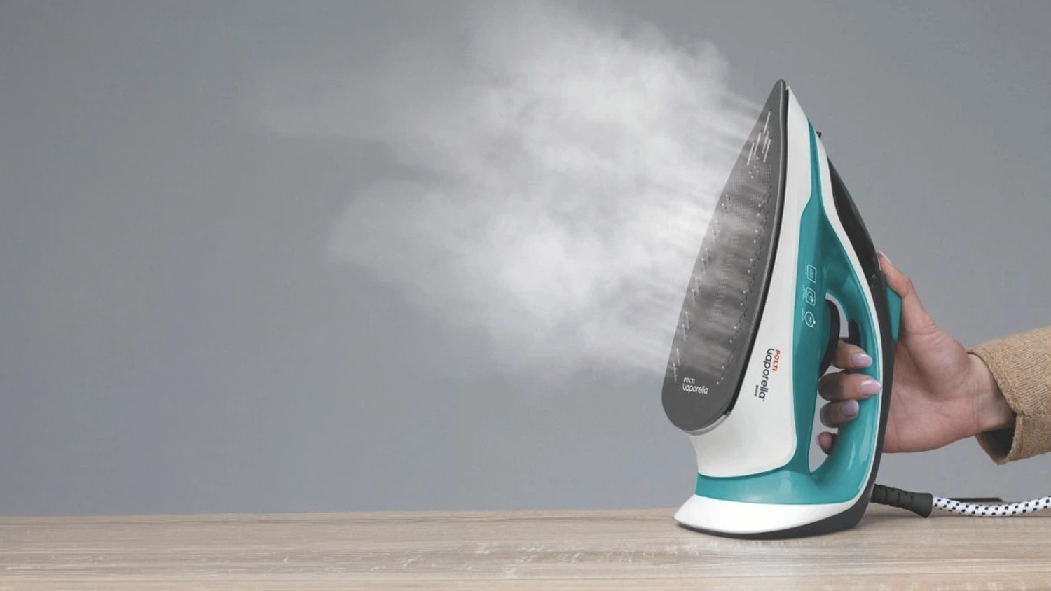 Napařovací žehlička Polti Q090 Vaporella Quick vypouští páru
