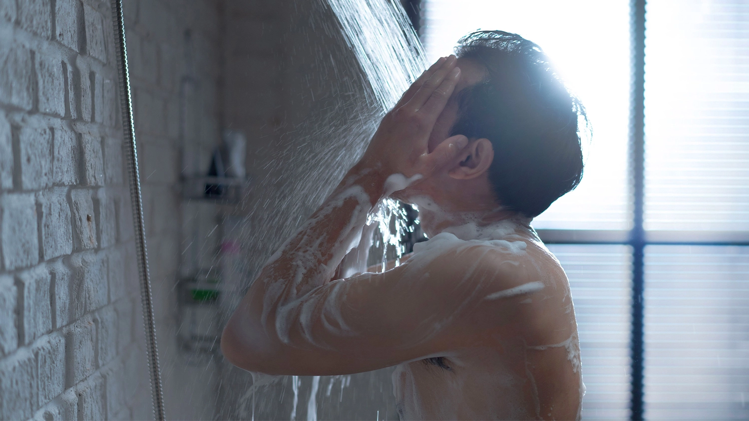 Muž ve spr&scaron;e