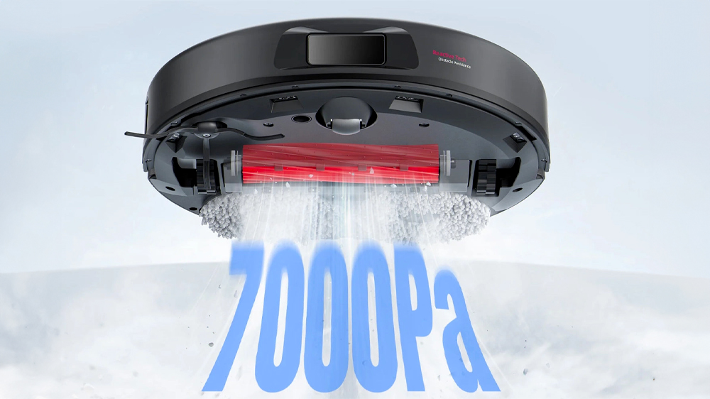 Pohled na spodní stranu s kartáčem a mopovacími podložkami robotického vysavače Roborock Qrevo Pro_02