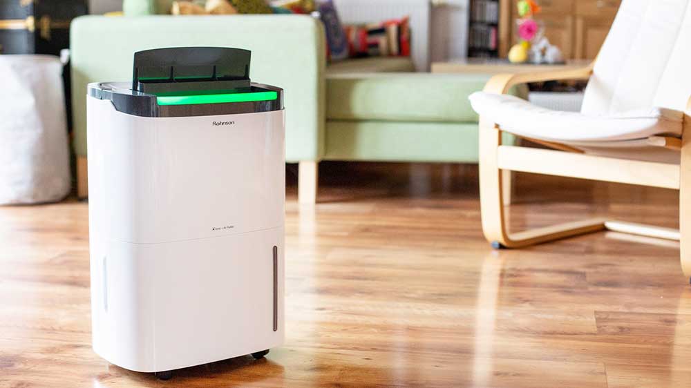 Odvlhčovač vzduchu Rohnson R-9616 Ionic v obýváku_02
