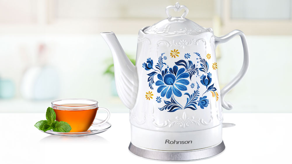 Keramická rychlovarná konvice Rohnson R-7806 s uvařeným nápojem_02
