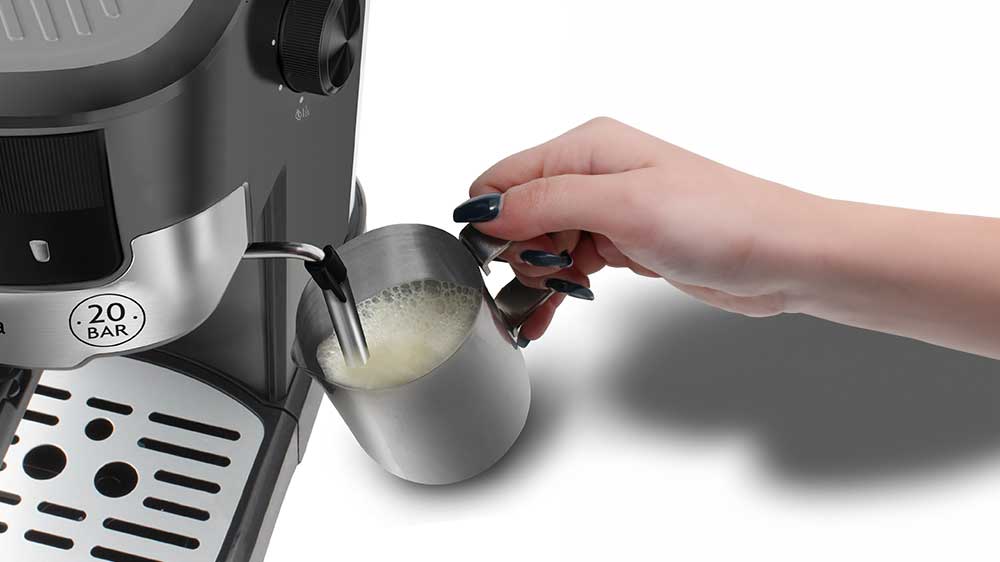 P&aacute;kov&eacute; espresso Rohnson R-98019 s vysokotlakou tryskou na ml&eacute;ko_03