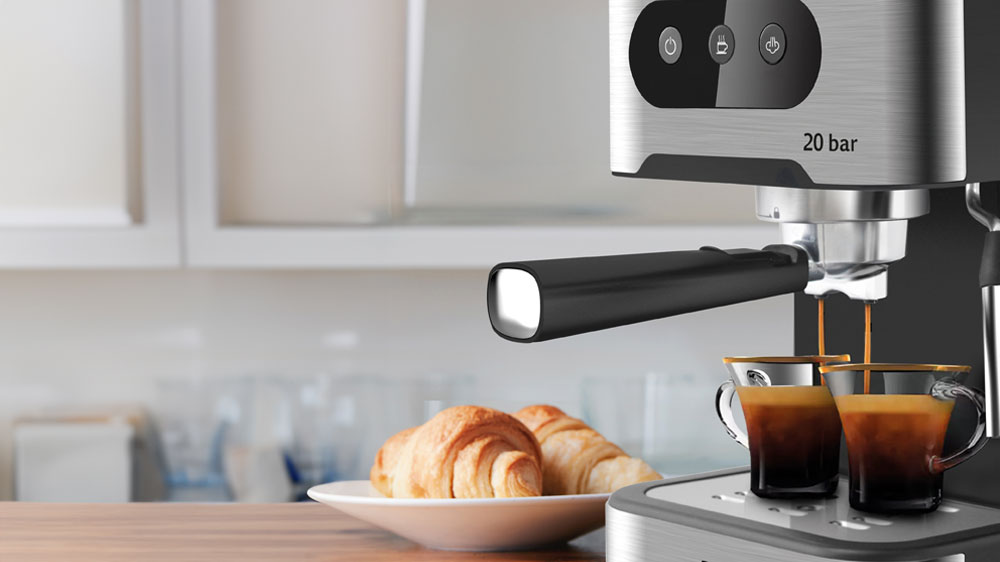 Kávovar Rohnson R-98023 připravuje kávu v kuchyni_02