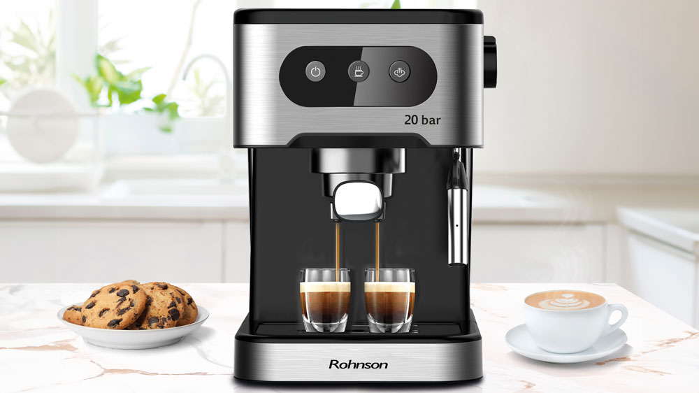 Kávovar Rohnson R-98023 při přípravě kávy na snídani_04