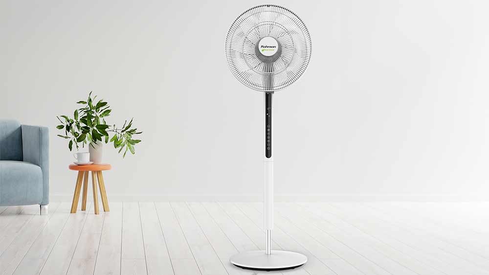 Stojanový ventilátor Rohnson R-8650 Natural Breezer postavený v obýváku_03