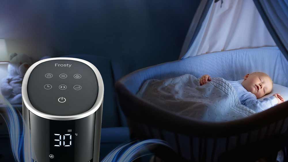 Sloupový ochlazovač vzduchu Rohnson 4v1 R-8803 Frosty u dětské postýlky se spícím dítětem_03