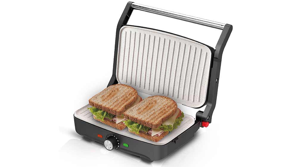 Příprava 2 sendvičů na kontaktním grilu Rohnson R-2762_02