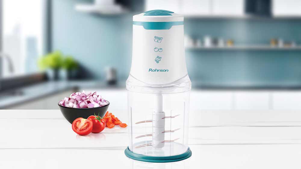 Elektrický sekáček Rohnson R-5119 a miska s nakrájenou cibulí_03