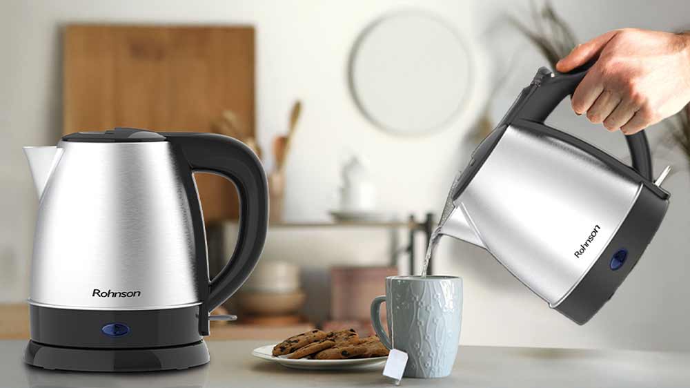 Zalévání čaje rychlovarnou konvicí Rohnson R-7621_02