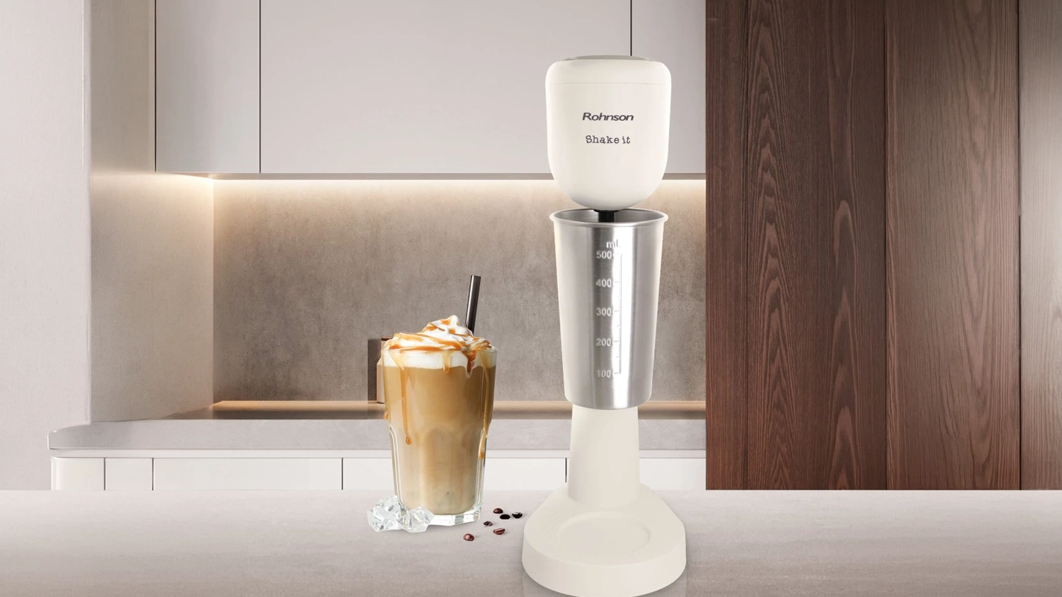 Béžový frapovač Rohnson Shake it na kuchyňské lince s frappé