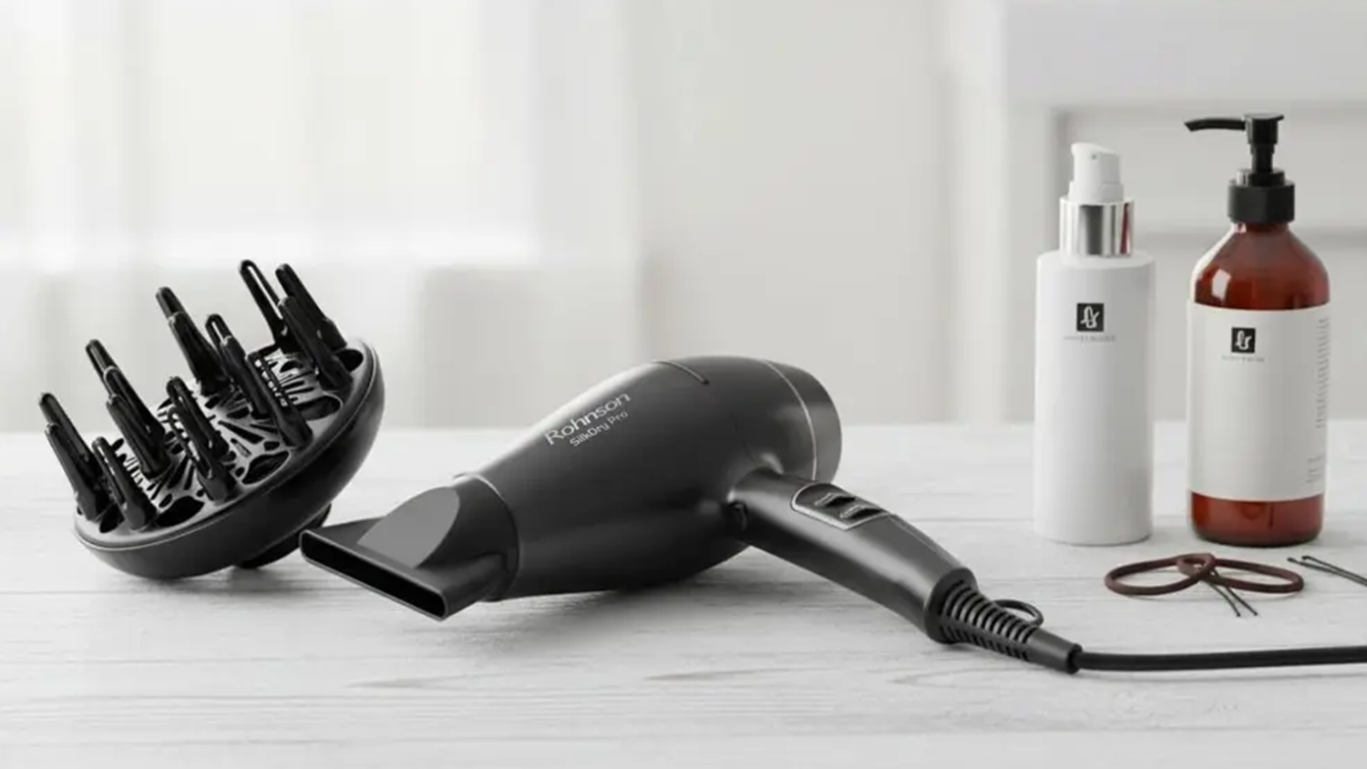 F&eacute;n na vlasy Rohnson R-690 SilkDry Pro v koupelně