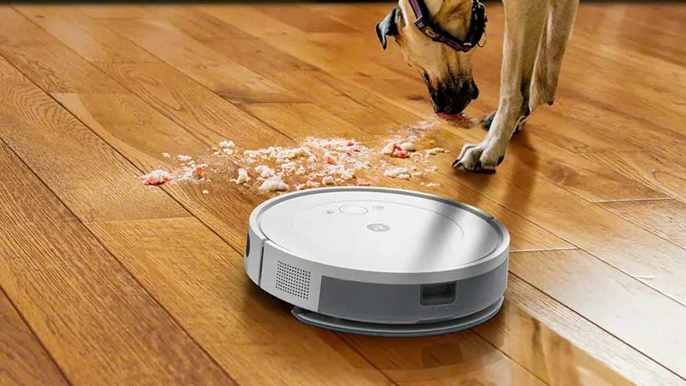 Robotick&yacute; vysavač s mopem iRobot Roomba Combo Essential 2 při pr&aacute;ci_03