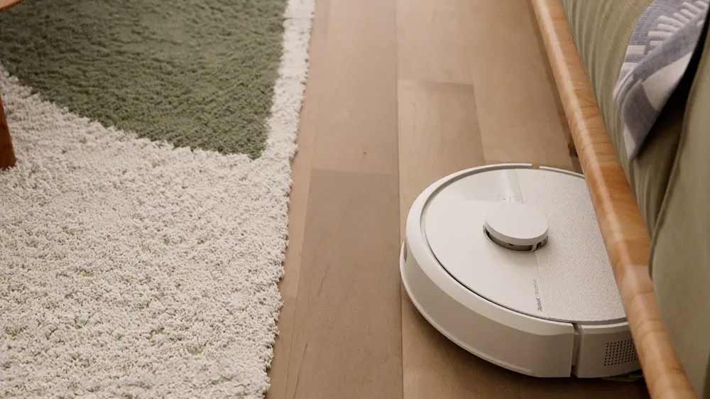 Robotick&yacute; vysavač iRobot Roomba Combo 105 Y351040 vys&aacute;v&aacute; pod pohovkou_02