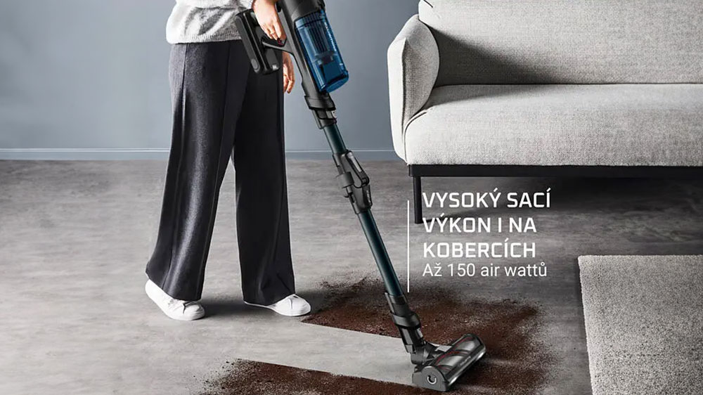 Žena vysává vysavačem Rowenta X-Force Flex 13.60 Auto Animal RH9AD1WO_02