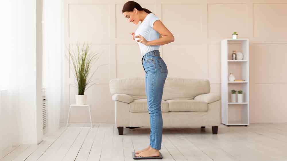 Žena se v&aacute;ž&iacute; na v&aacute;ze_02