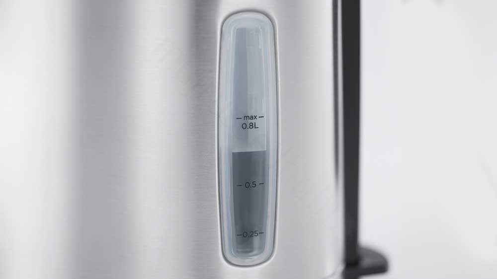 Moderní nálevka konvice Russell Hobbs_02