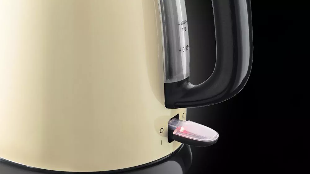 Indikace zapnut&iacute; rychlovarn&eacute; konvice Russell Hobbs_02