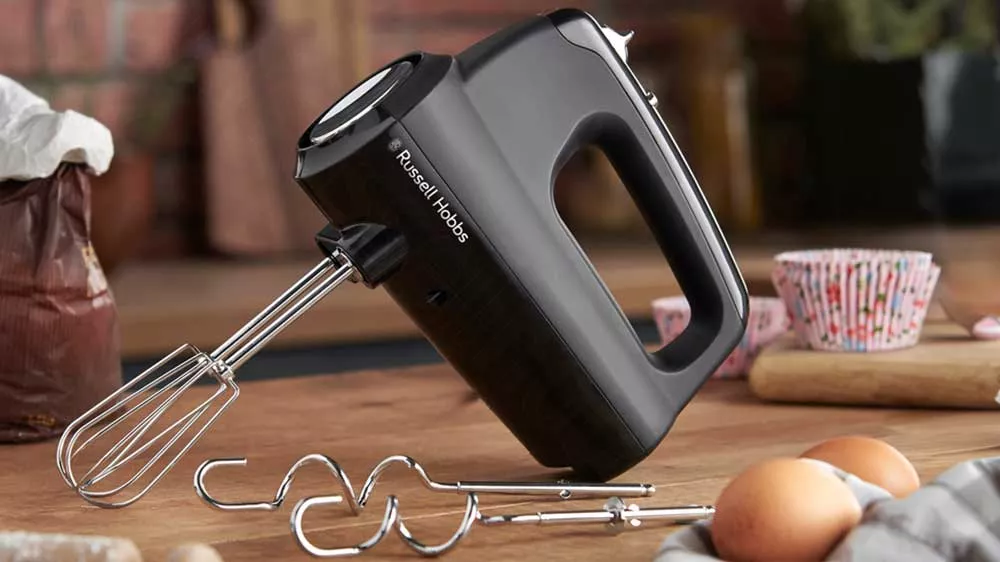 Ruční šlehač Russell Hobbs 24672-56 na kuchyňské lince_03