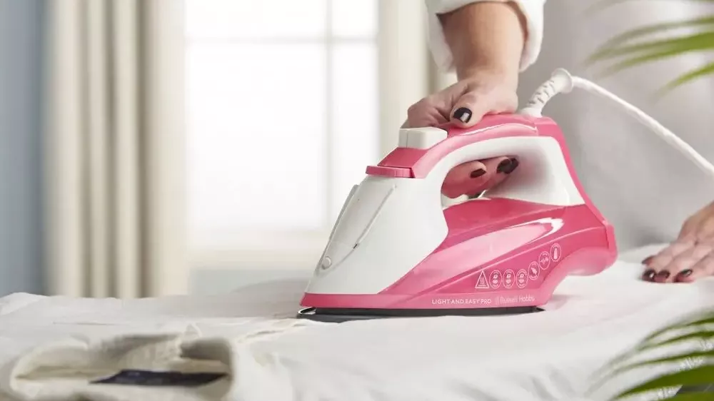 Napařovací žehlička Russell Hobbs Light & Easy Pro 26461-56