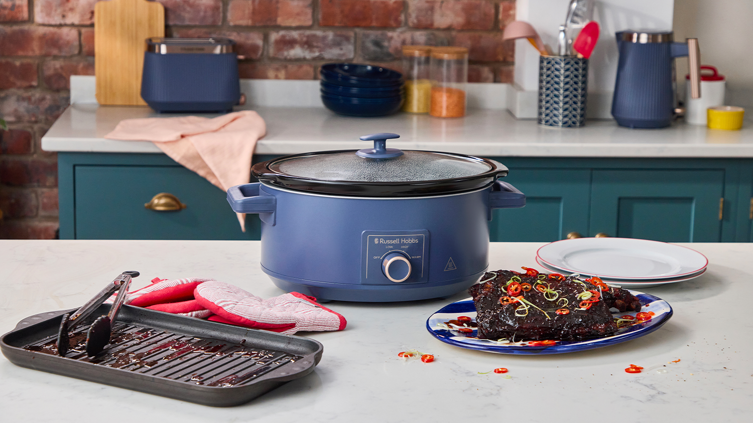 Pomalý hrniec Russell Hobbs na kuchynskej linke