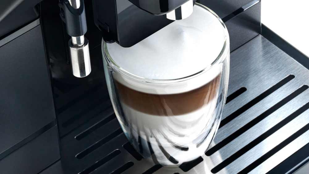 Espresso Saeco AURORA M2 při přípravě nápoje_03