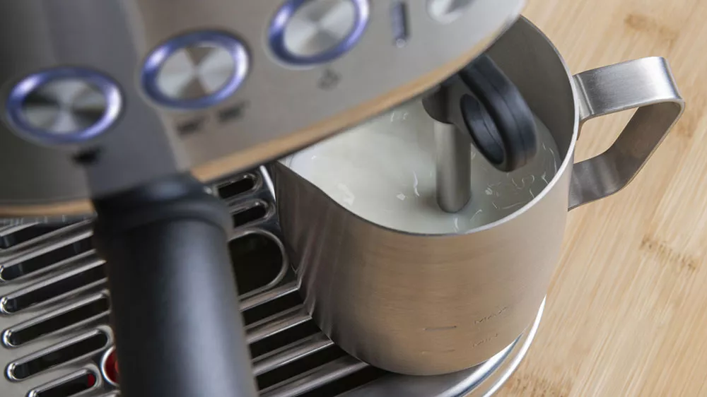 Sage pákové espresso Bambino plus SES500BTR tryska_03