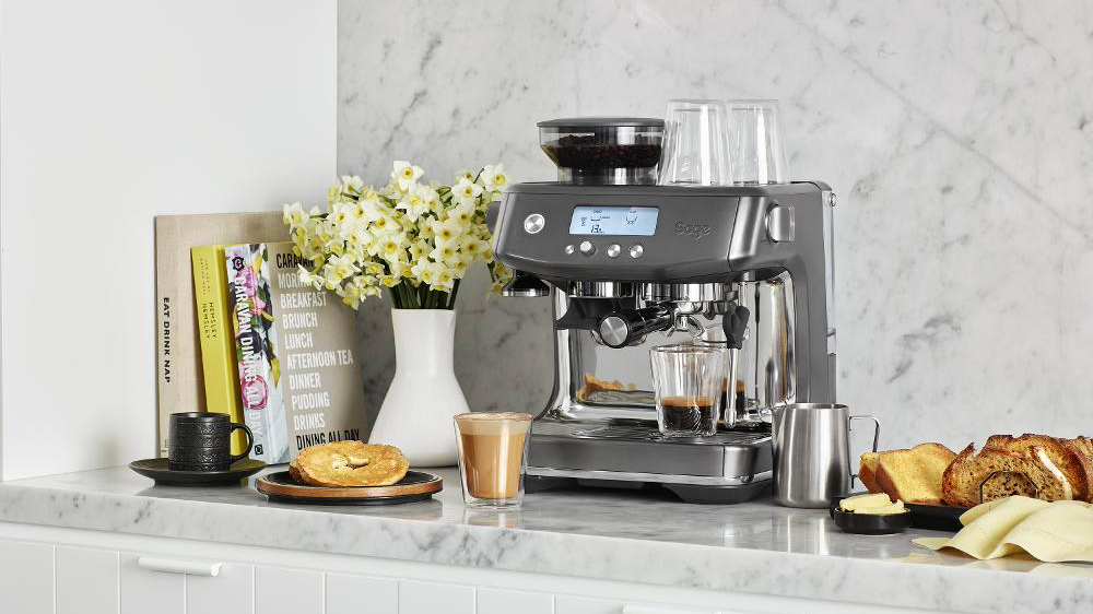 Pákový kávovar Sage SES878BST v kuchyni_03