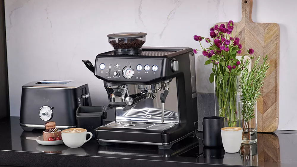 P&aacute;kov&eacute; espresso Sage SES876BTR v kuchyni_02