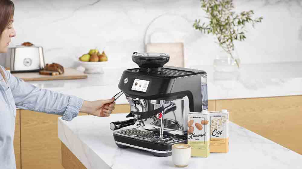 Příprava kávy z alternativních typů mléka s pákovým Espressem Sage SES882BTR _02