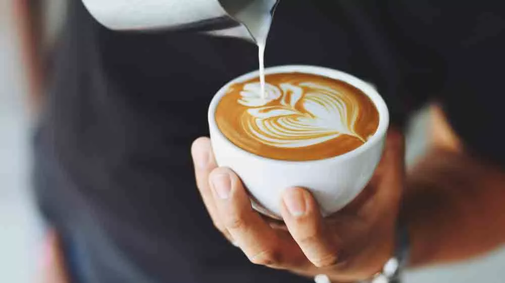Latte art s nerezovou kanvičkou _05