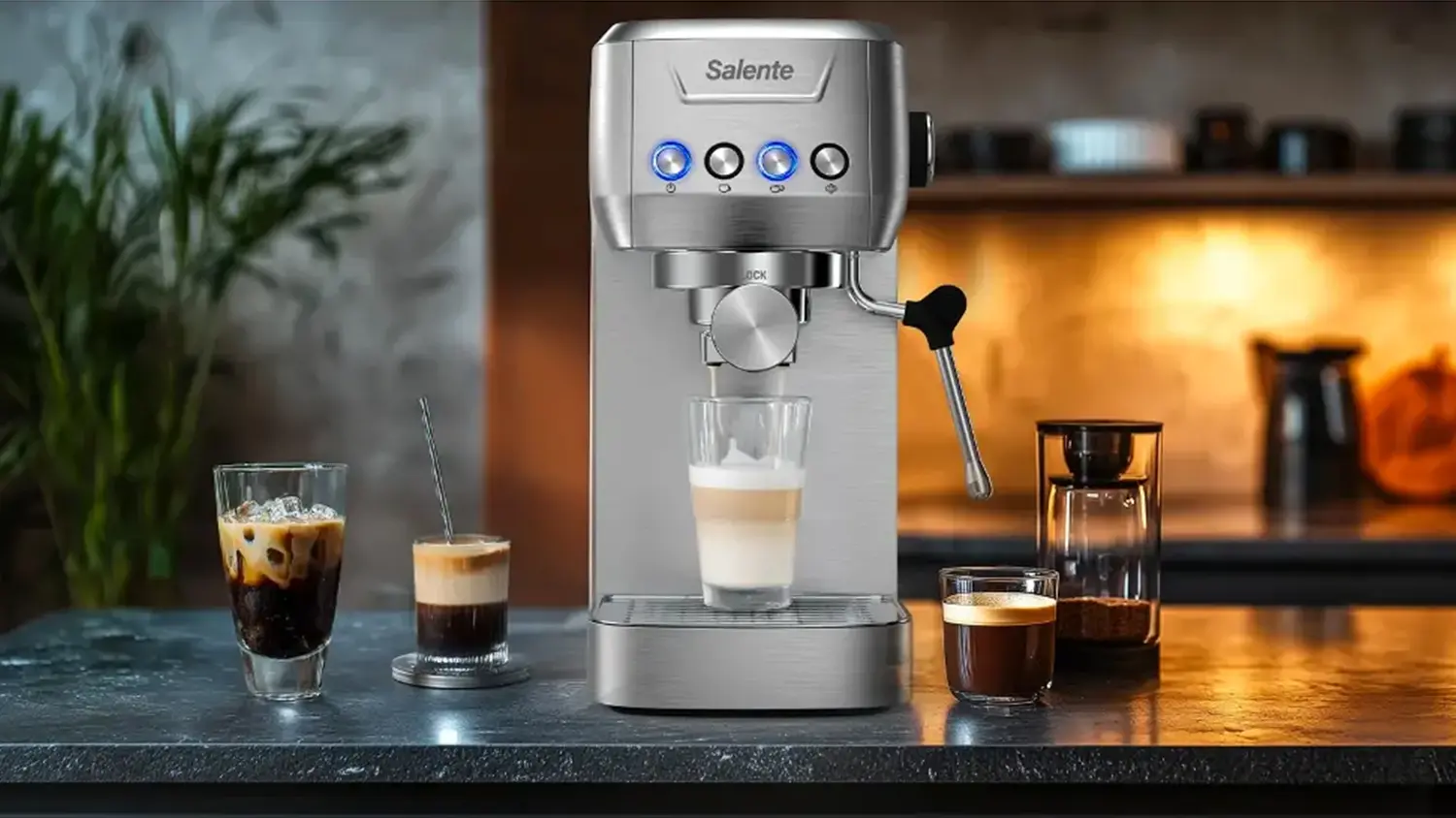 K&aacute;vovar Salente Coffio s různ&yacute;mi druhy k&aacute;v