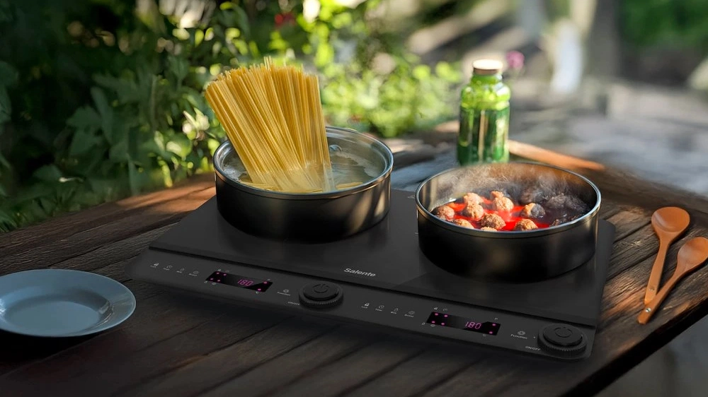 Vařen&iacute; těstovin na indukčn&iacute;m vařiči Salente InductPro2 Black