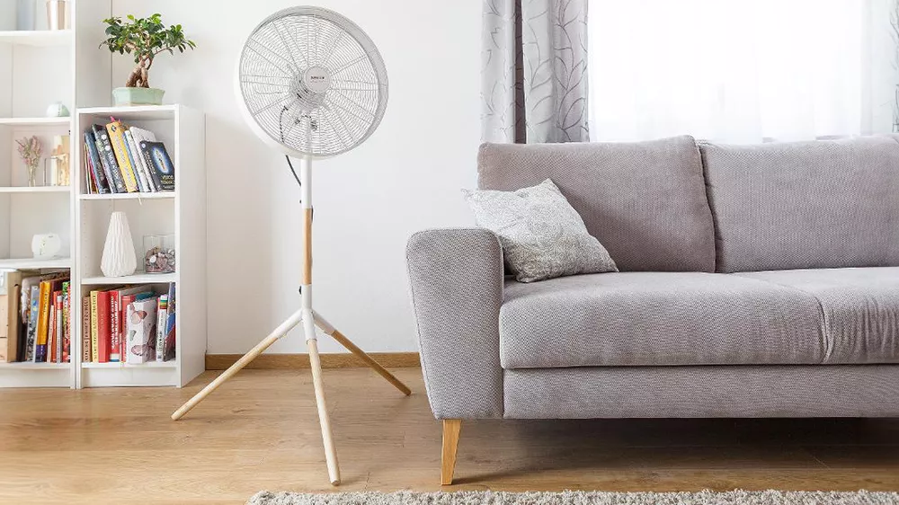 Stojanov&yacute; ventil&aacute;tor Sencor SFN 4080WH